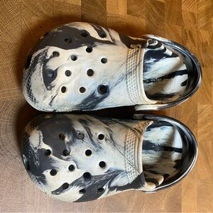 Crocs size 10